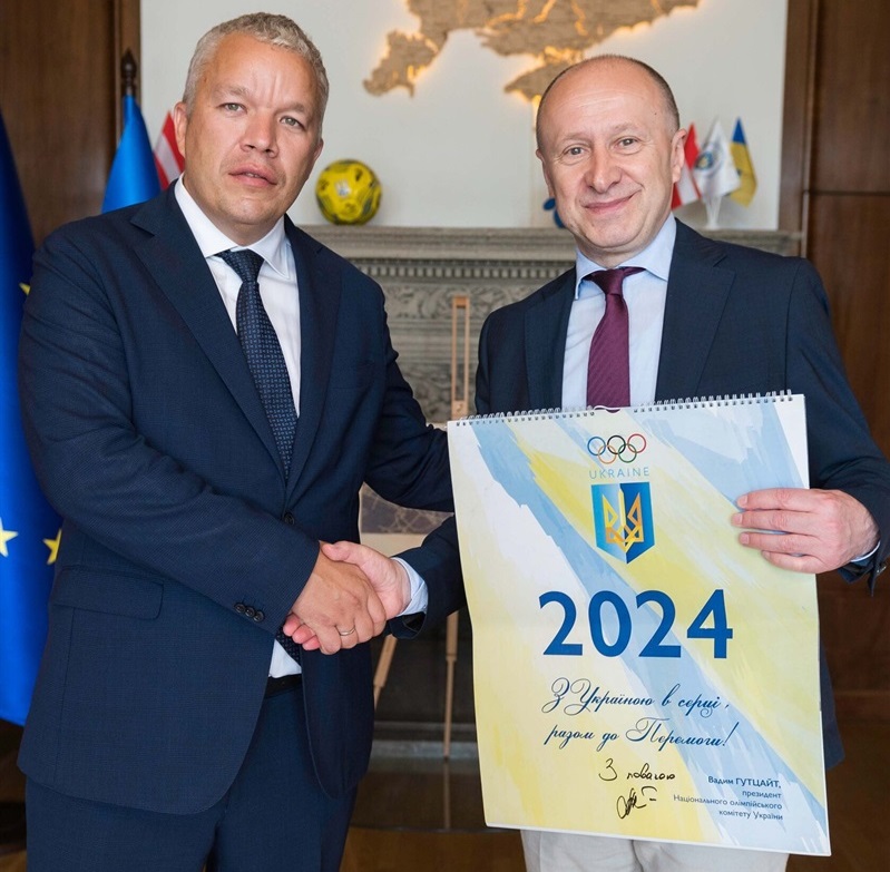Ініціатор та меценат Olympic Dreams Анатолій Бойко та Надзвичайний та Повноважний Посол України в Республіці Австрія Василь Химинець 

