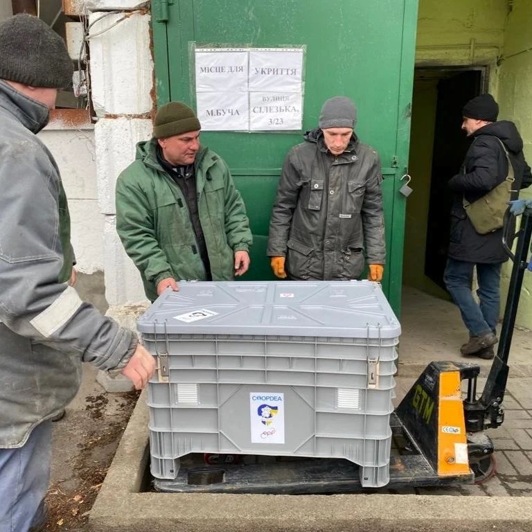 На дах модульного містечка в Бучі встановили сонячні електростанції