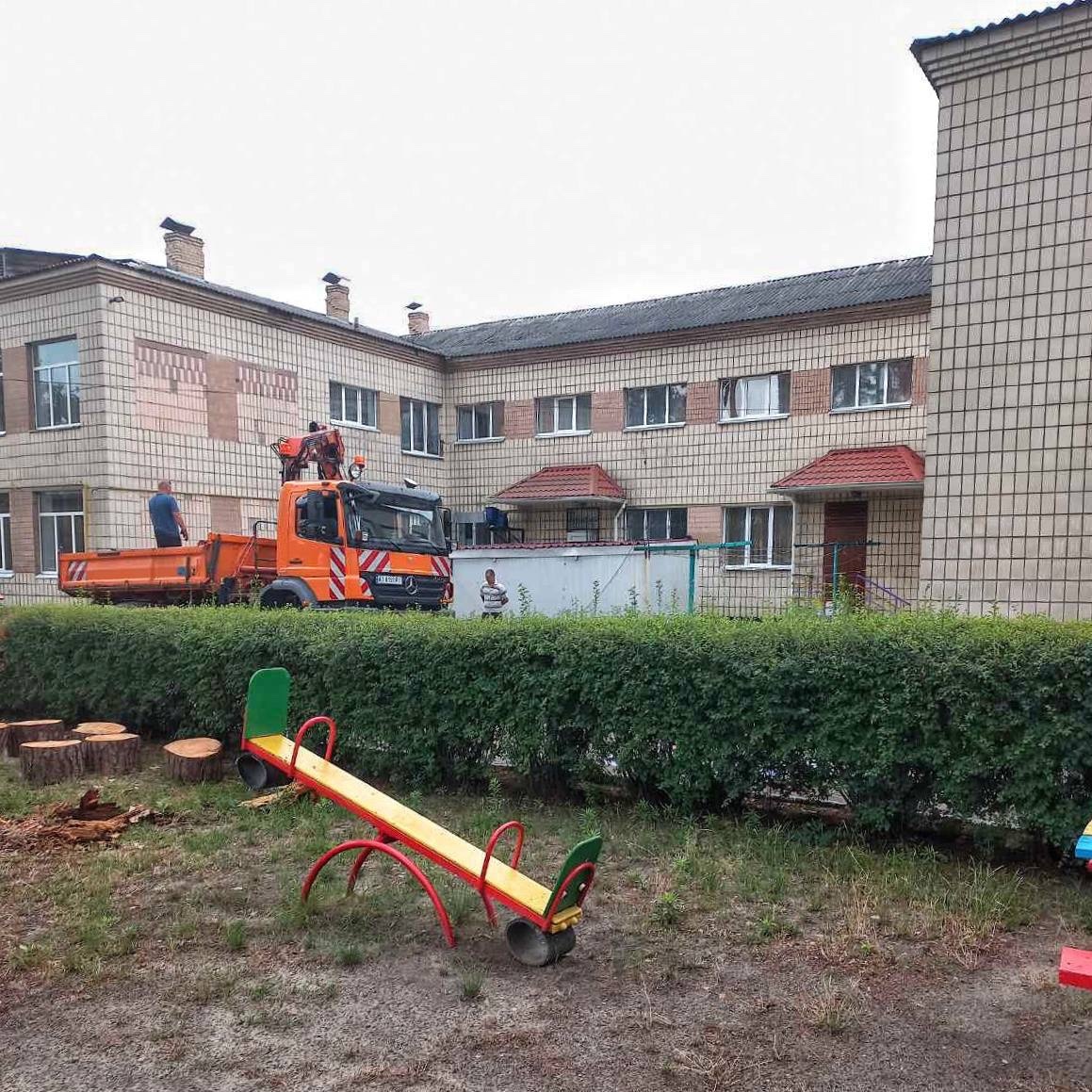 У Бучі відновлюють пошкоджений дитячий садок №4 «Пролісок»