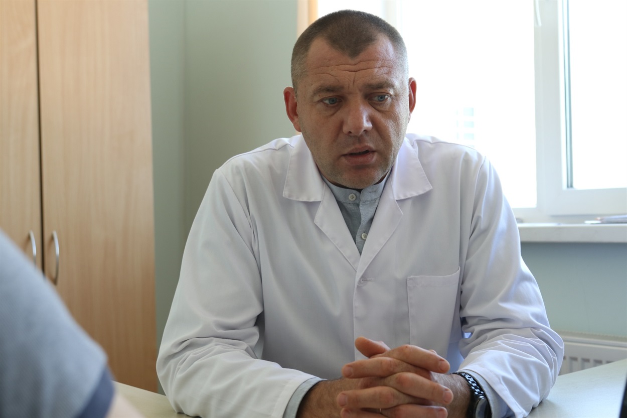 Директор КП “Дмитрівський медичний центр” Руслан Сурженко