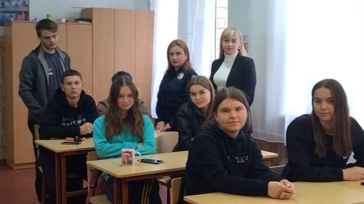 Поліцейські проводять кампанію з протидії суїциду серед підлітків 