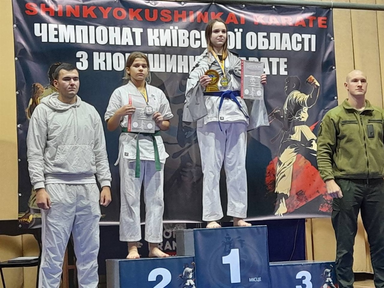 Спортсмени змагались у розділі "куміте"