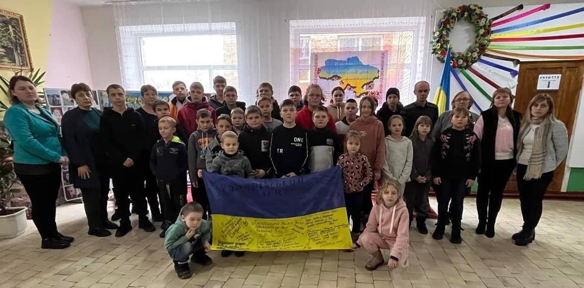 Діти на вихователі долучились до діяльності благодійної майстерні