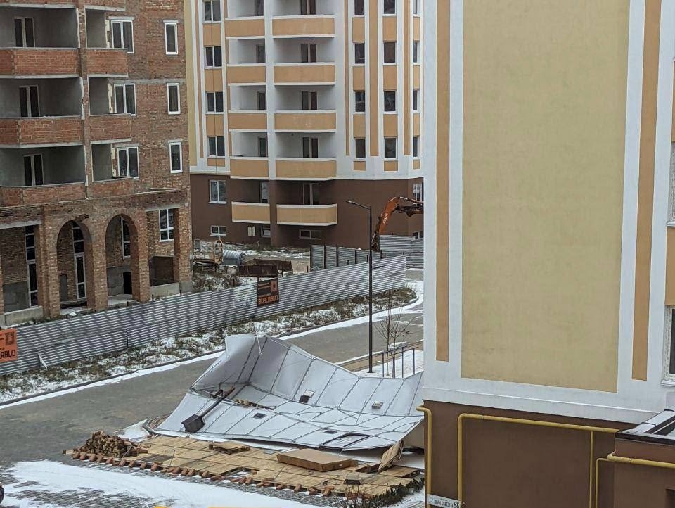Пункт Незламності по вул. Кожедуба, 8-Б знесло вітром