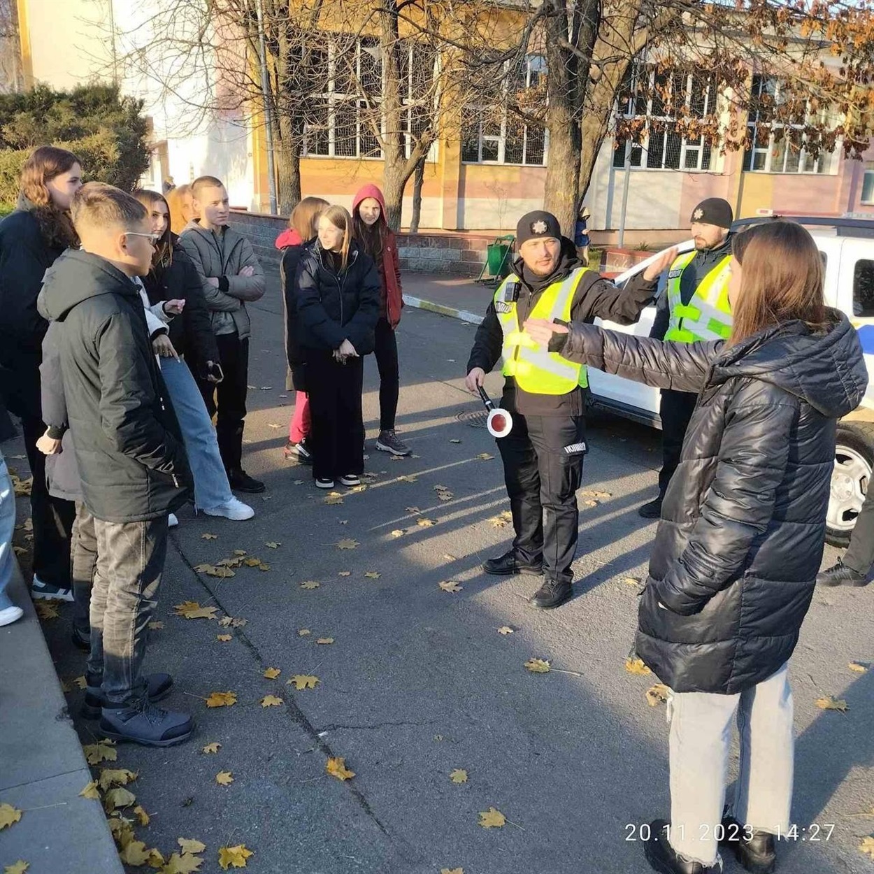 Поліцейські офіцери громади провели лекцію для школярів на тему безпеки дорожнього руху