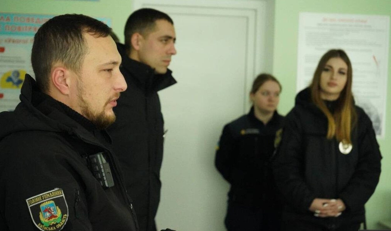 Поліцейські офіцери провели лекцію для учнів