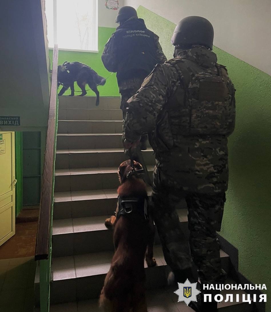 Кінологи провели обшук в ліцеї на предмет вибухівки