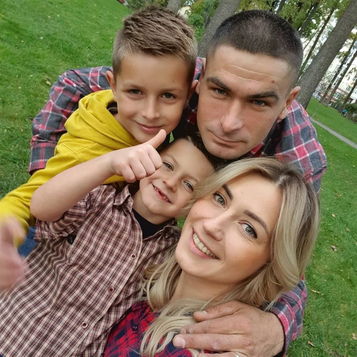 Анастасія та Сергій Зеленюк разом зі своїми двома синами