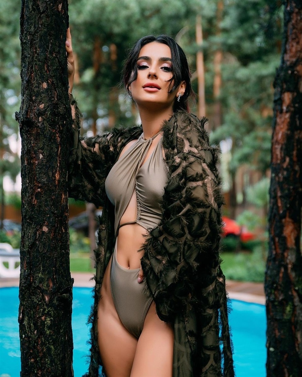 Анна Трінчер 