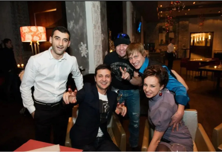 Ірина Пікалова з учасниками "95 Кварталу"