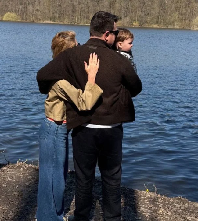 Марина Боржемська з обранцем і племінником